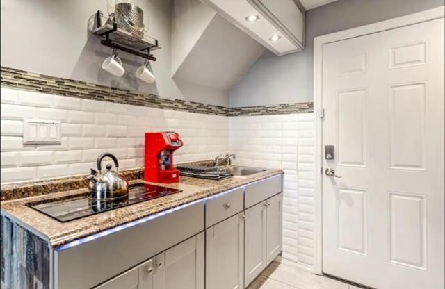 Brooklyn Spacious Space With Private Entrance, Bathroom, & Backyard - Full-Kitchen นิวยอร์ก ภายนอก รูปภาพ